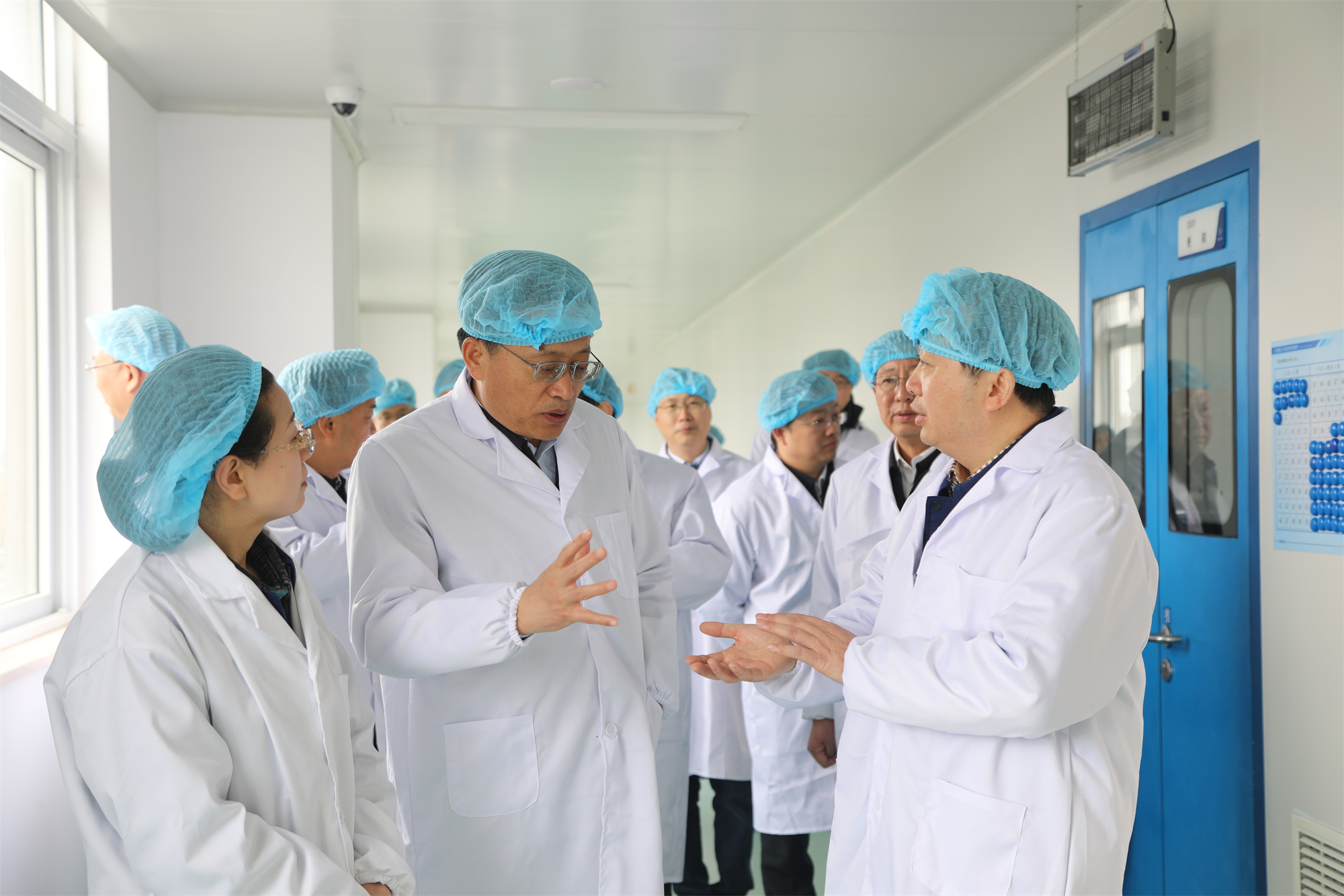 江苏省副省长胡广杰一行莅临yh818银河药业调研指导